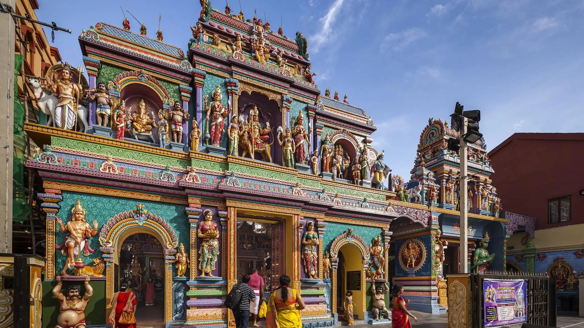 The colourful Sri Veeramakaliamman Temple in Little India, showcasing intricate carvings and vibrant Hindu statues.
