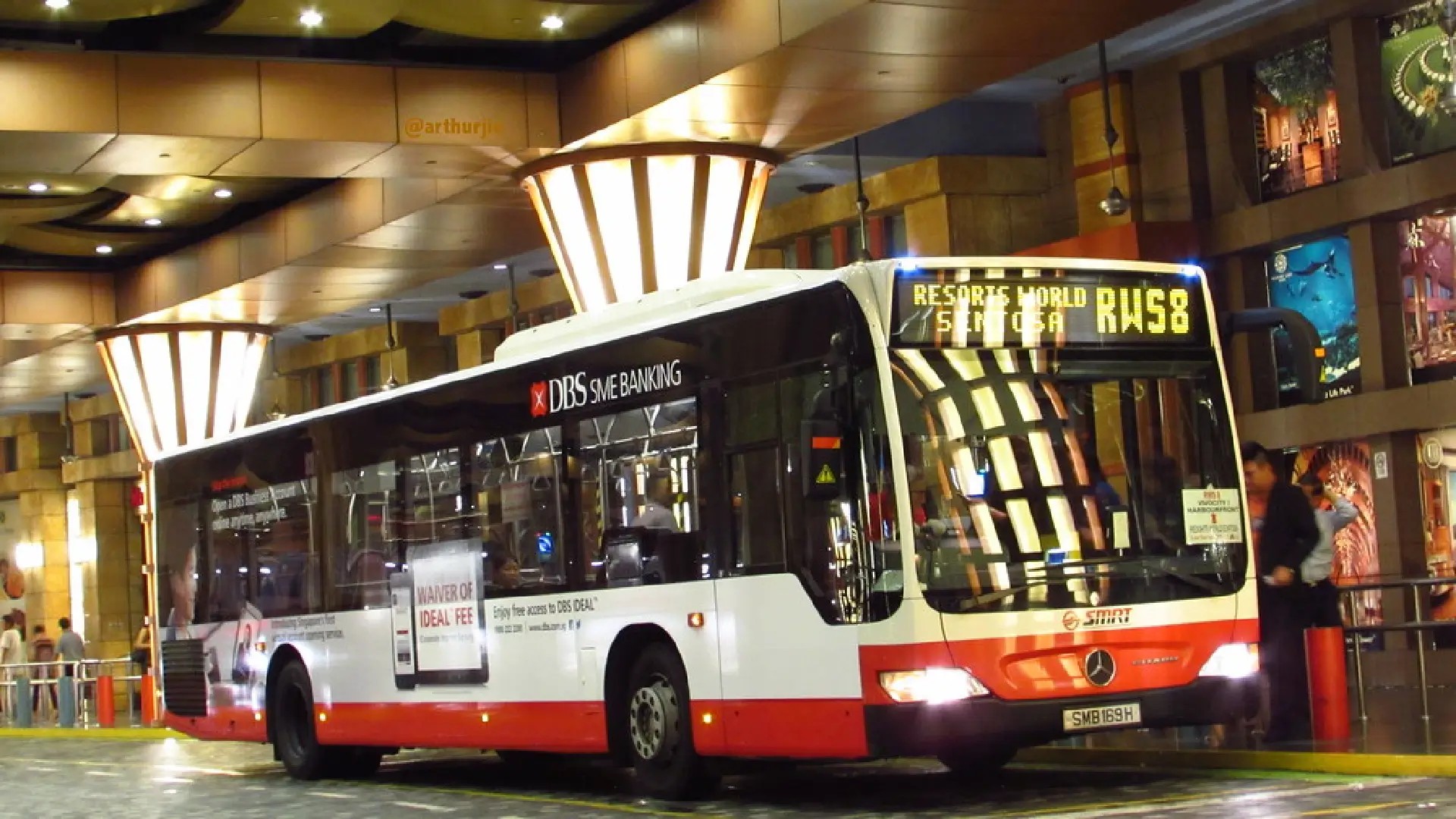 RWS8 shuttle bus at HarbourFront travelling to Resorts World Sentosa